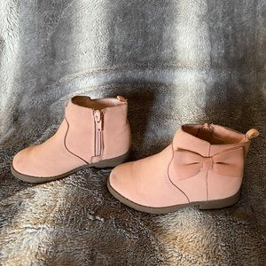 OshKosh size 8C peachy color ankle boots